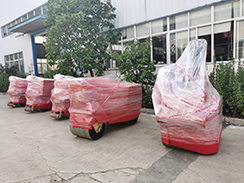 星空电竞5台小型路面机械设备装车发往安徽芜湖